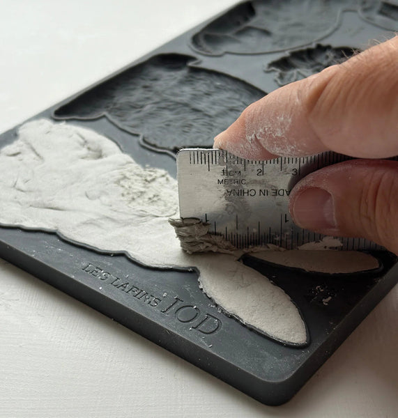 Iron Orchid Designs Mould - Les Lapins