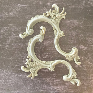SC48 - Large Rococo Style Scrolls - Pair